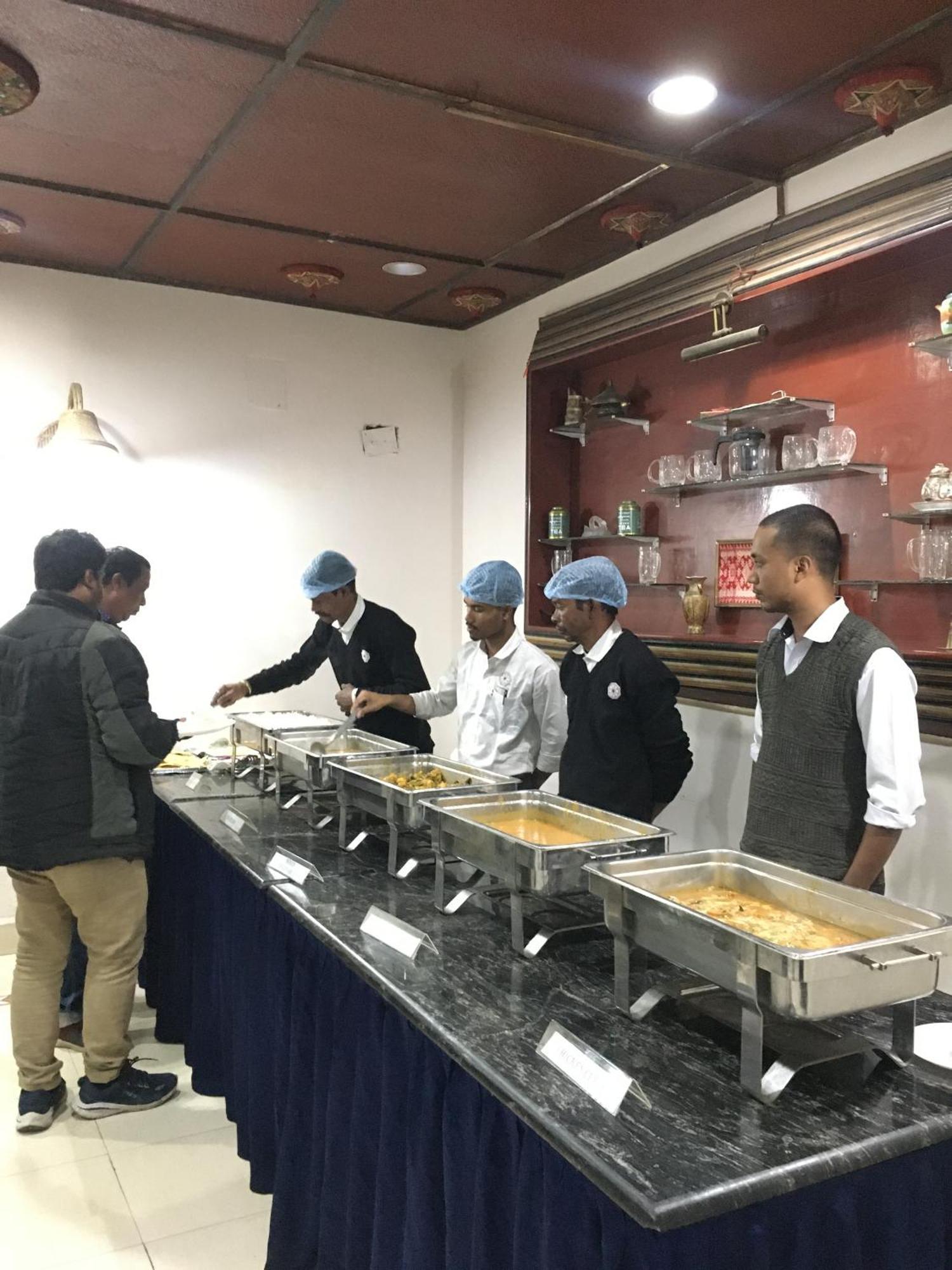 Hotel Indsurya Dibrugarh Zewnętrze zdjęcie
