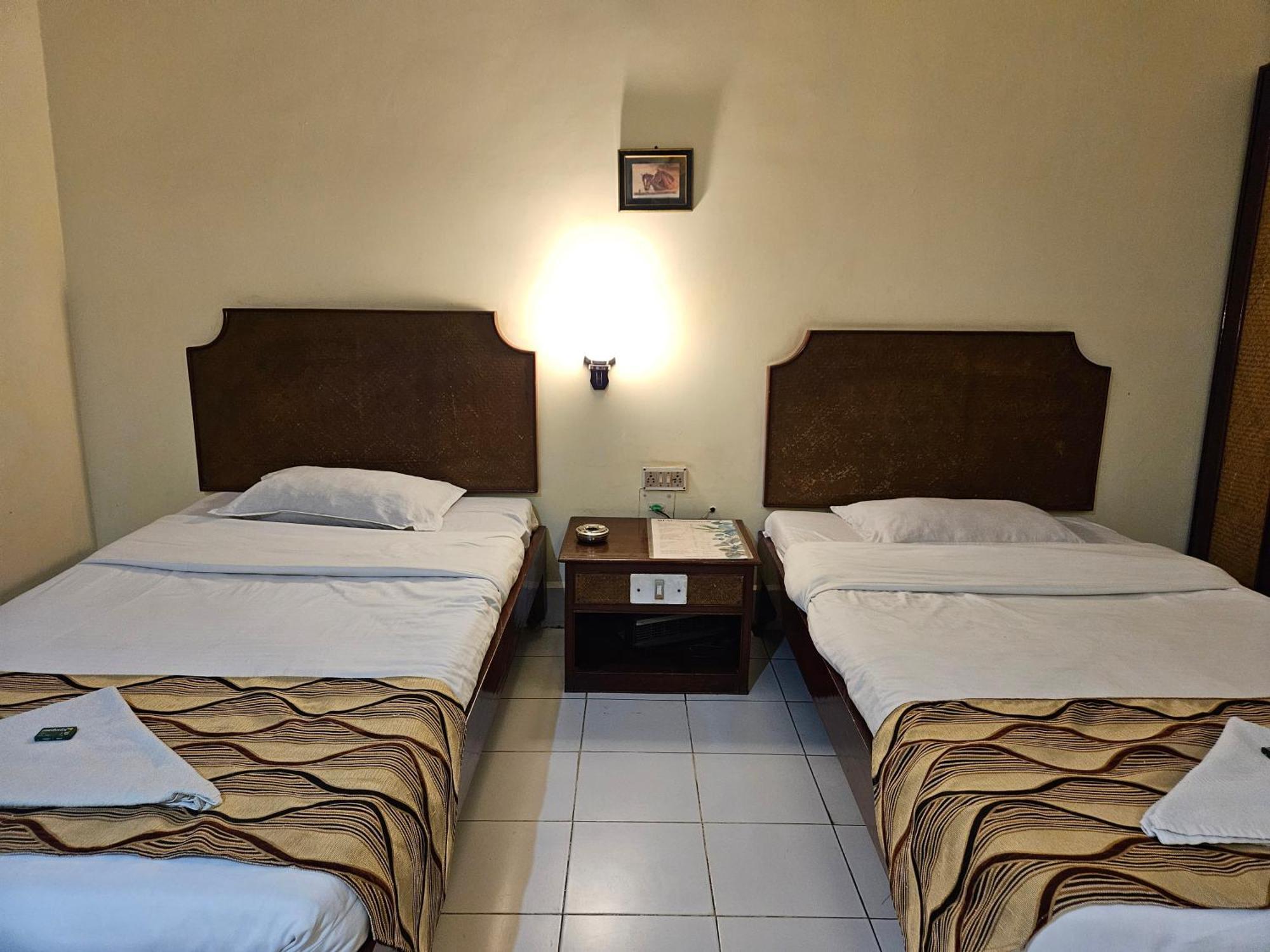 Hotel Indsurya Dibrugarh Zewnętrze zdjęcie