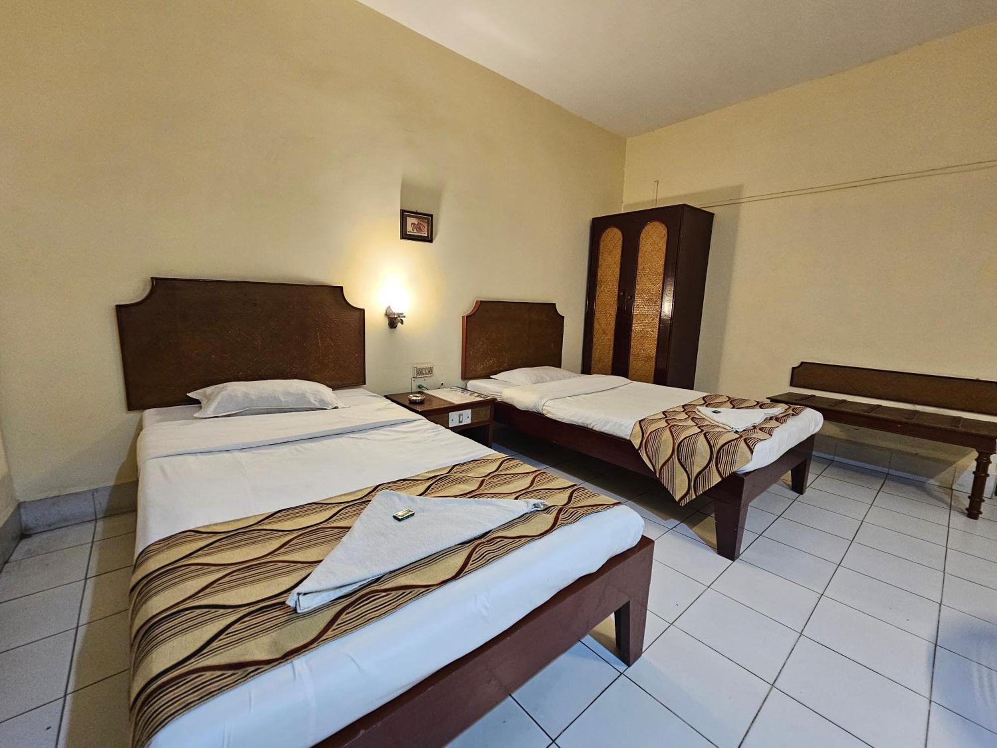 Hotel Indsurya Dibrugarh Zewnętrze zdjęcie